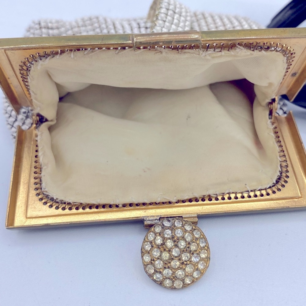 Vintage Whiting & Davis Ivory Enamel Mesh Small Coin Purse With Handle On Back - Picture 5 of 13